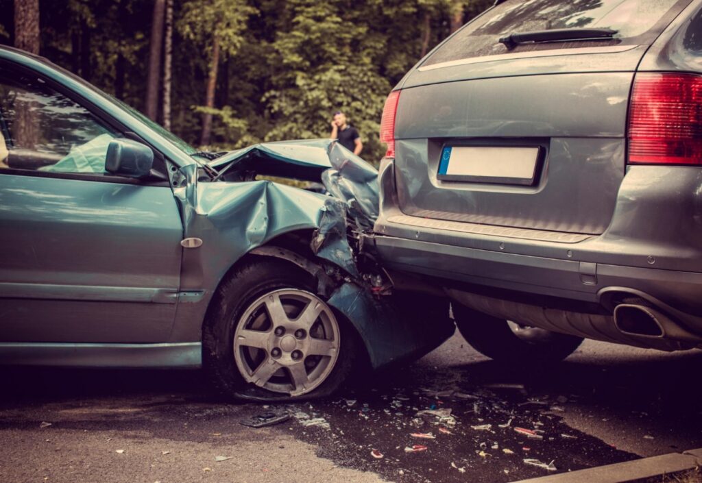 Tragiczny wypadek drogowy koło Żodzi: Zderzenie ciągnika rolniczego z samochodem osobowym
